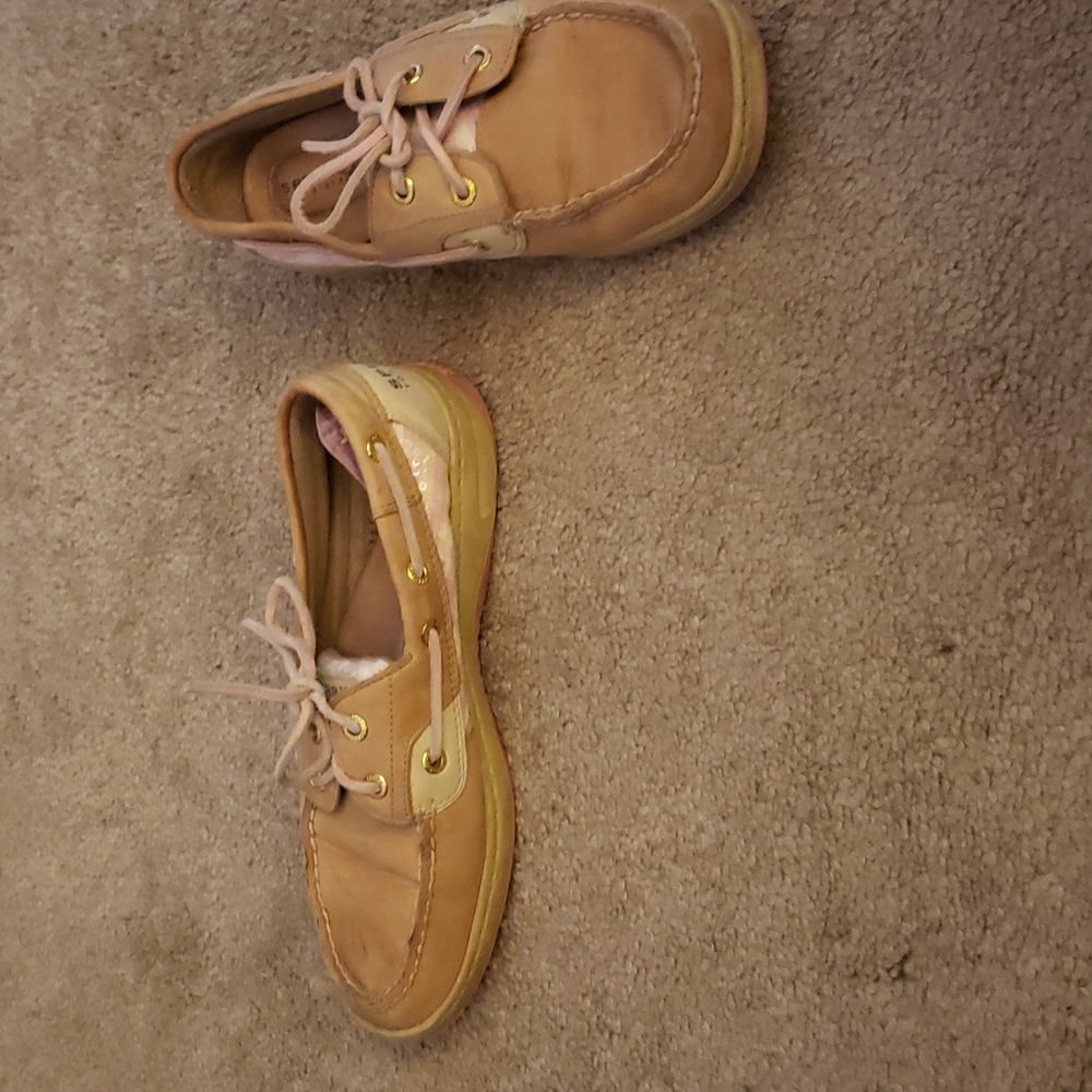 Size 7.5 sperry shoes with pink
